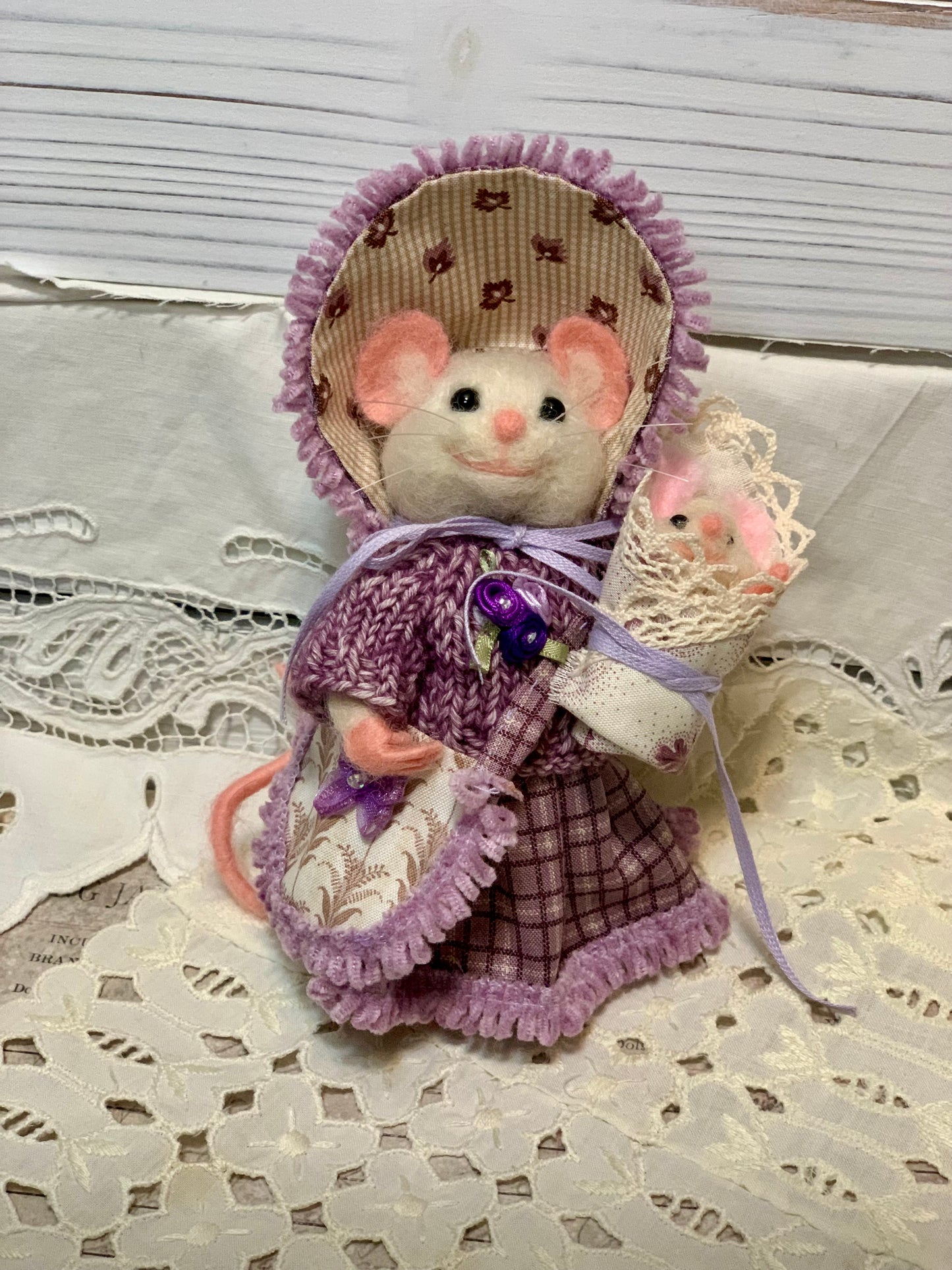 Victorian Lady Mouse with Baby – Handmade Needle-Felted Collectible Art Doll