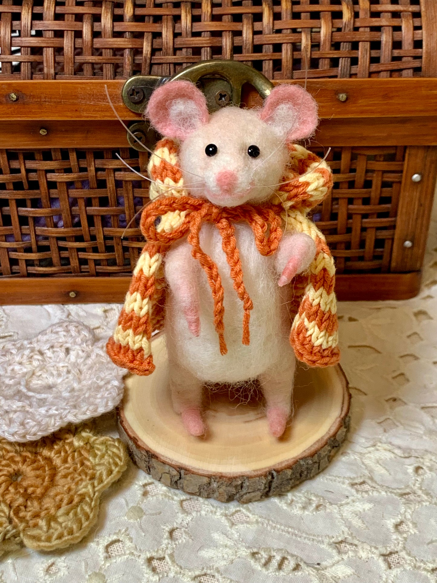 Handmade Needle Felted Mouse – Whimsical Wool Art Dolls in Colorful Outfits – Collectible Figurines, Gift for Mouse Lovers