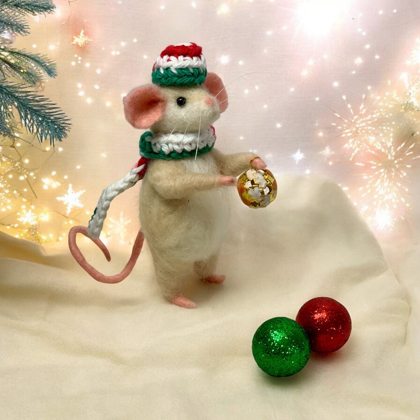 Christmas Felted Mouse Pip - Handmade Waldorf-Inspired Toy with Winter Bell, Festive Decoration or Collectible Gift