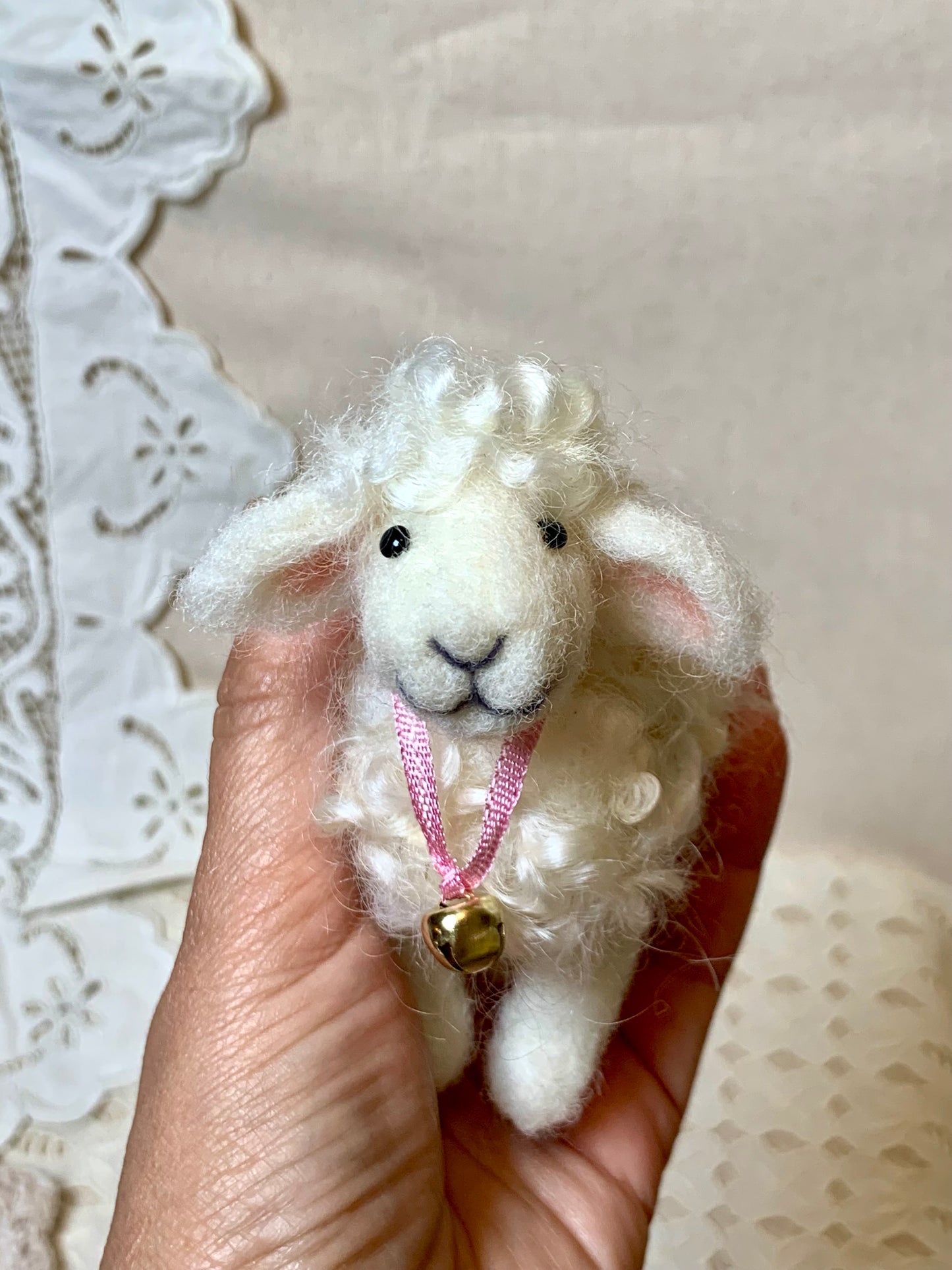 Needle Felted Sheep Lillibelle – Handmade Wool Animal, Soft Pastel Spring Decor, Collectible Waldorf Doll, Farmhouse Gift