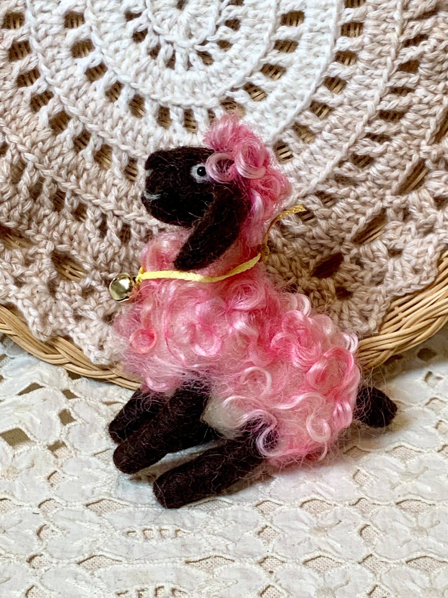 Needle Felted Sheep Clover – Handmade Wool Animal, Soft Pastel Spring Decor, Collectible Waldorf Doll, Farmhouse Gift