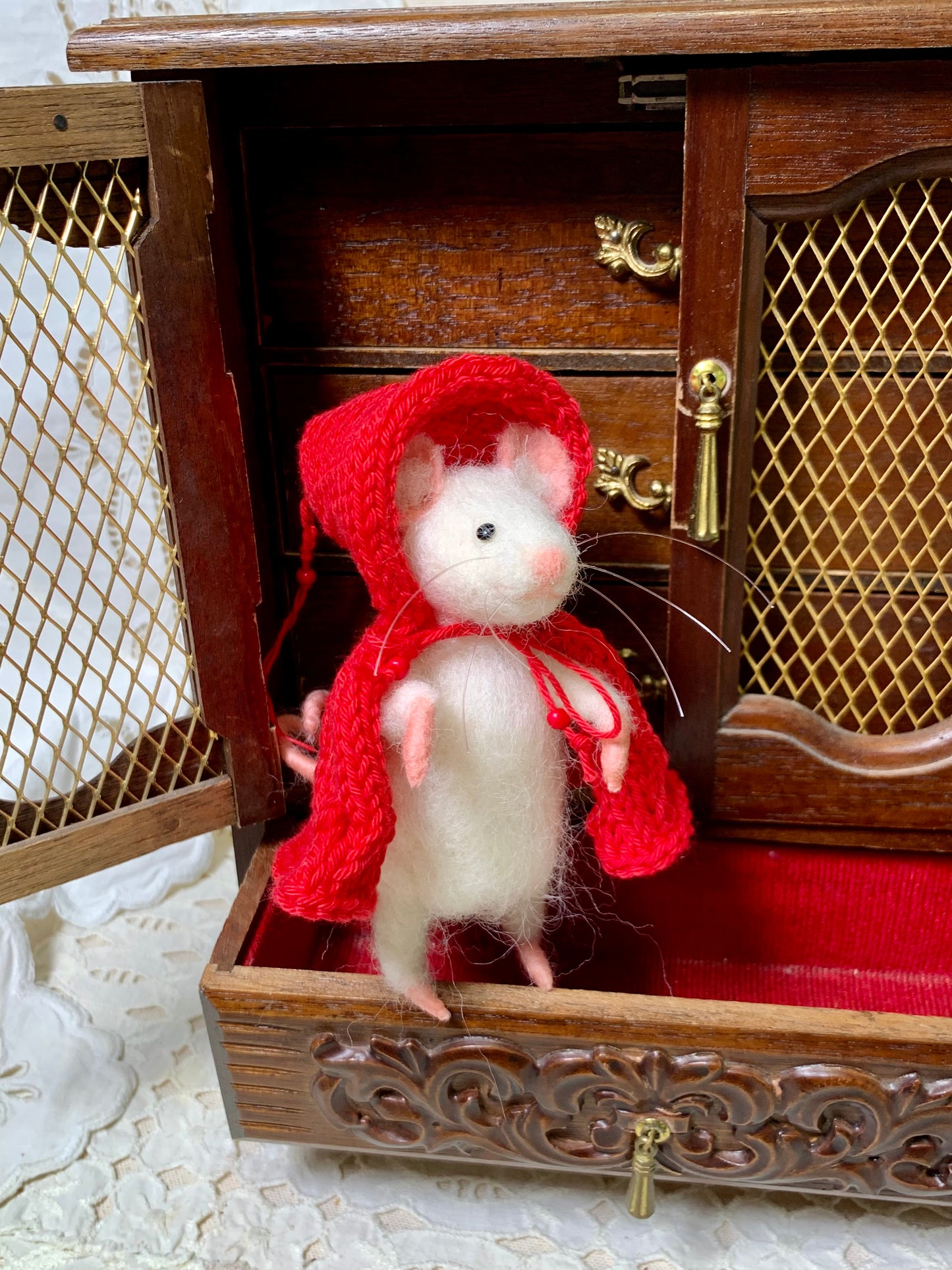 Mary the Mouse – Needle Felted Wool Wanderer with Cloak & Walking Stick | Handmade Collectible Art Doll