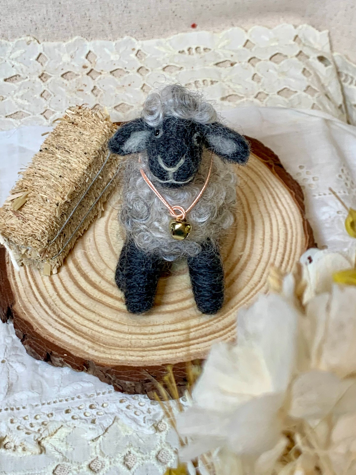 Needle Felted Sheep Clover – Handmade Wool Animal, Soft Pastel Spring Decor, Collectible Waldorf Doll, Farmhouse Gift