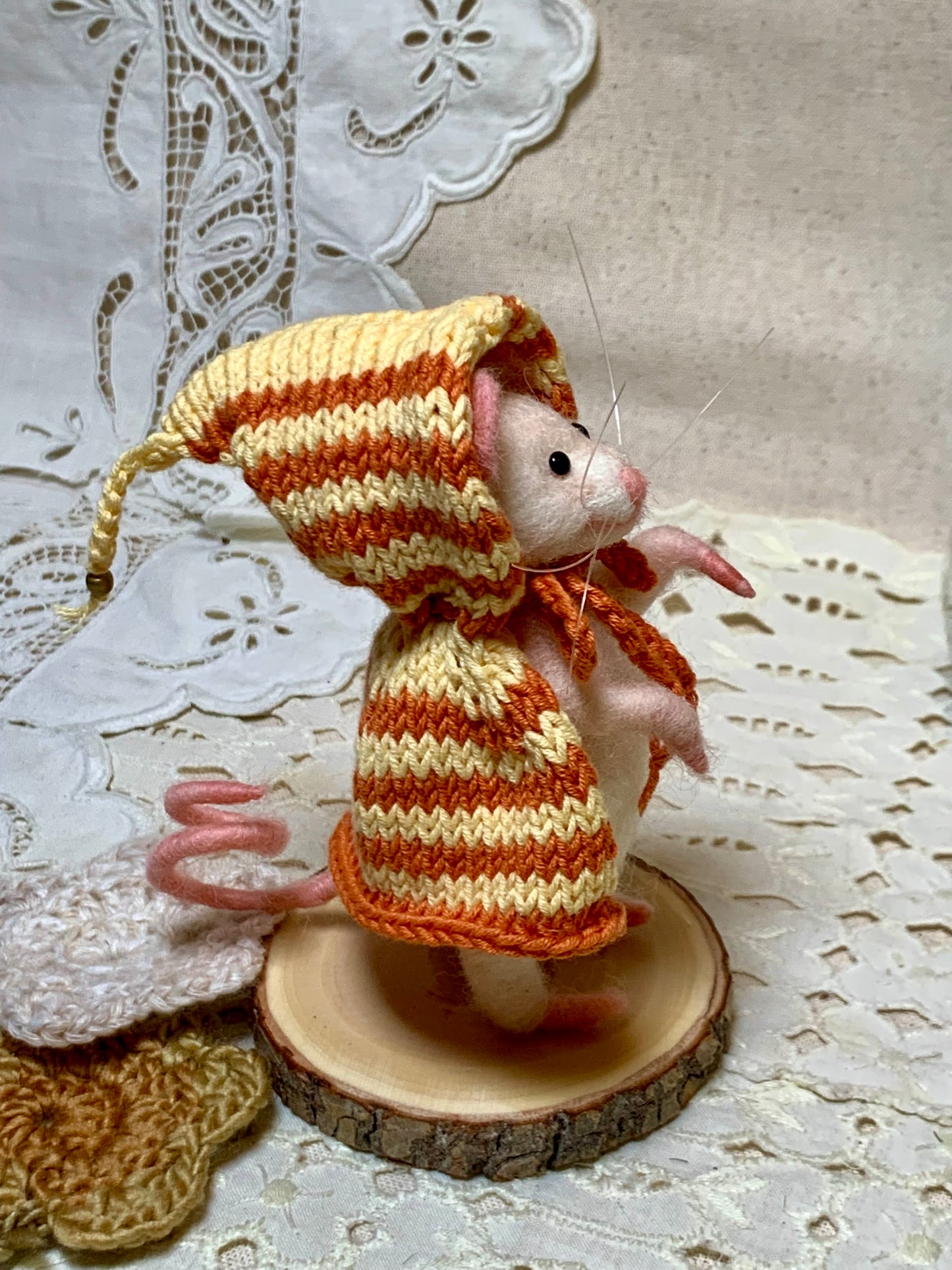 Handmade Needle Felted Mouse – Whimsical Wool Art Dolls in Colorful Outfits – Collectible Figurines, Gift for Mouse Lovers