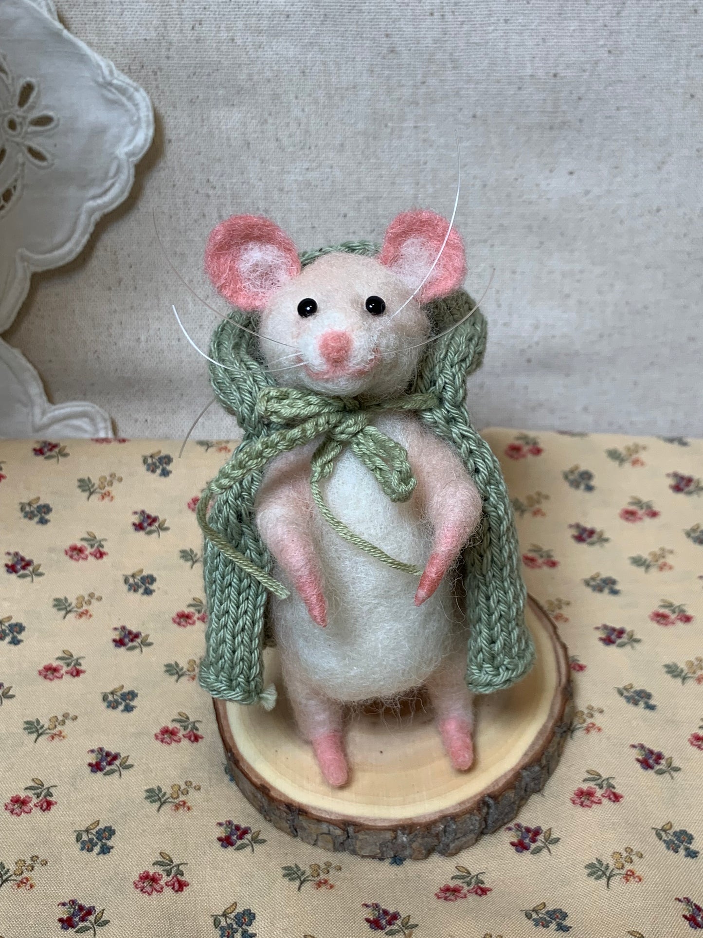 Handmade Needle Felted Mouse – Whimsical Wool Art Dolls in Colorful Outfits – Collectible Figurines, Gift for Mouse Lovers