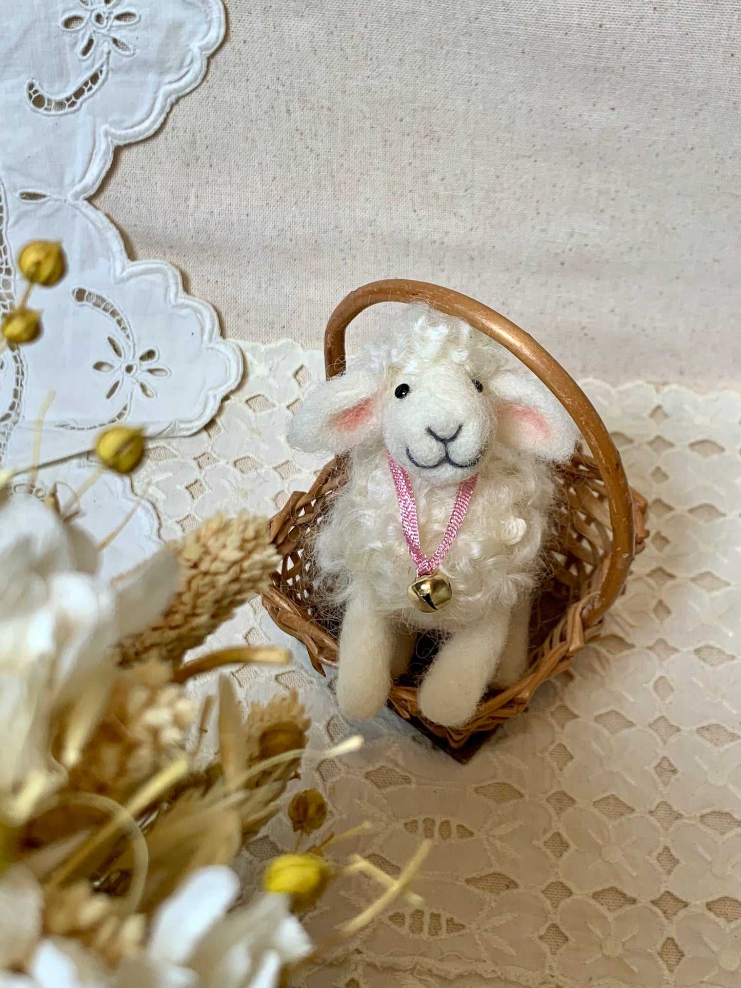 Needle Felted Sheep Lillibelle – Handmade Wool Animal, Soft Pastel Spring Decor, Collectible Waldorf Doll, Farmhouse Gift