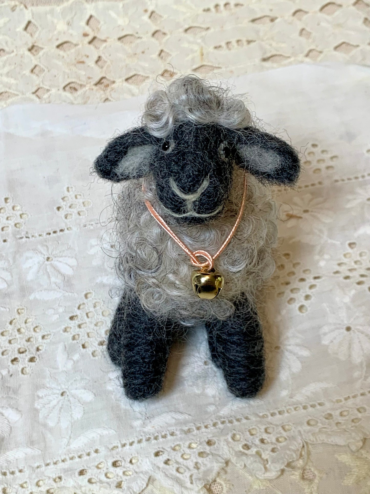 Needle Felted Sheep Clover – Handmade Wool Animal, Soft Pastel Spring Decor, Collectible Waldorf Doll, Farmhouse Gift