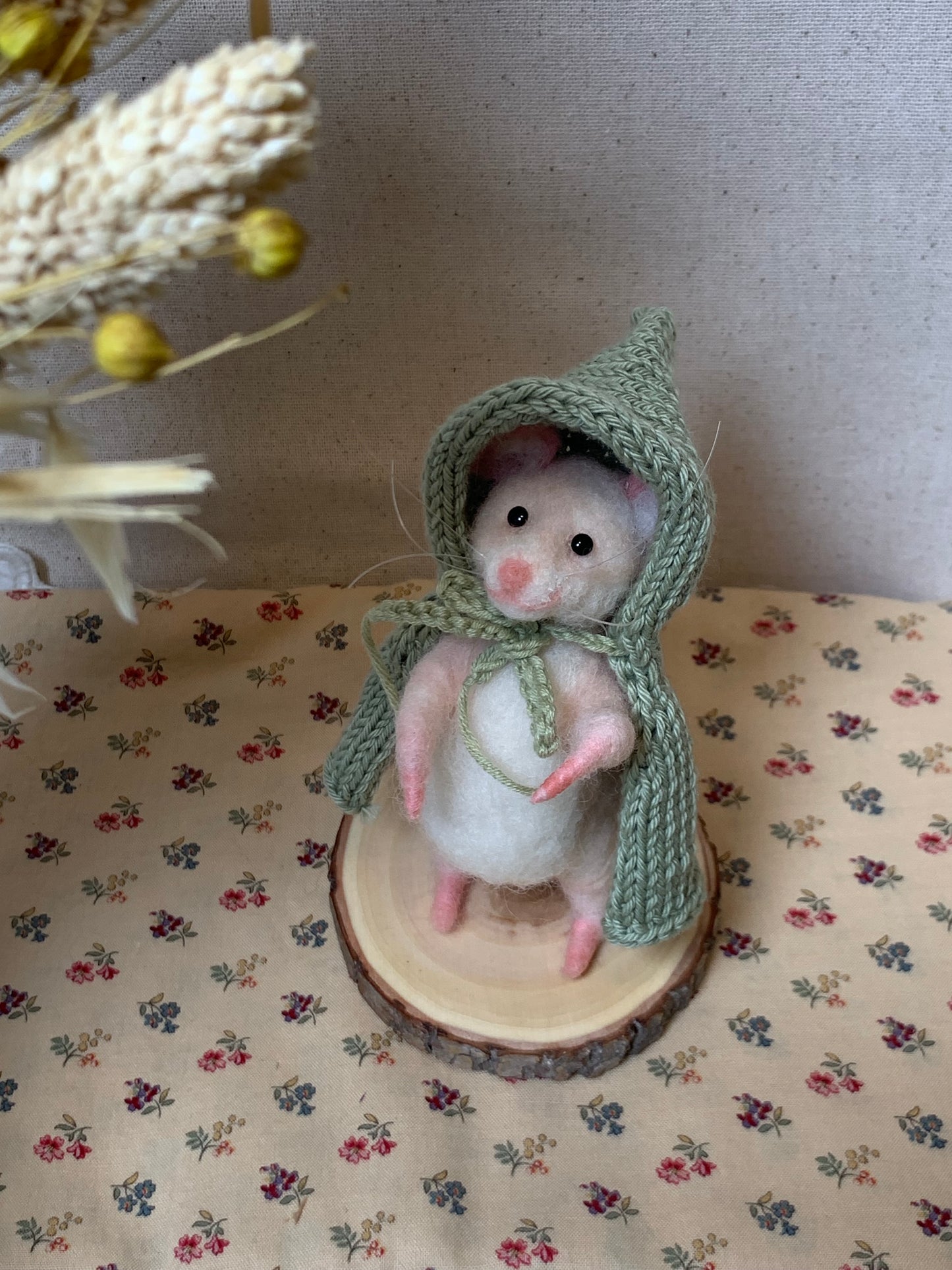 Handmade Needle Felted Mouse – Whimsical Wool Art Dolls in Colorful Outfits – Collectible Figurines, Gift for Mouse Lovers