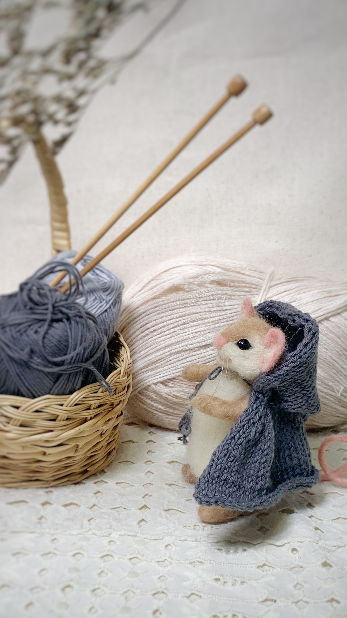 Peter the Mouse – Needle Felted Wool Wanderer with Cloak & Walking Stick | Handmade Collectible Art Doll