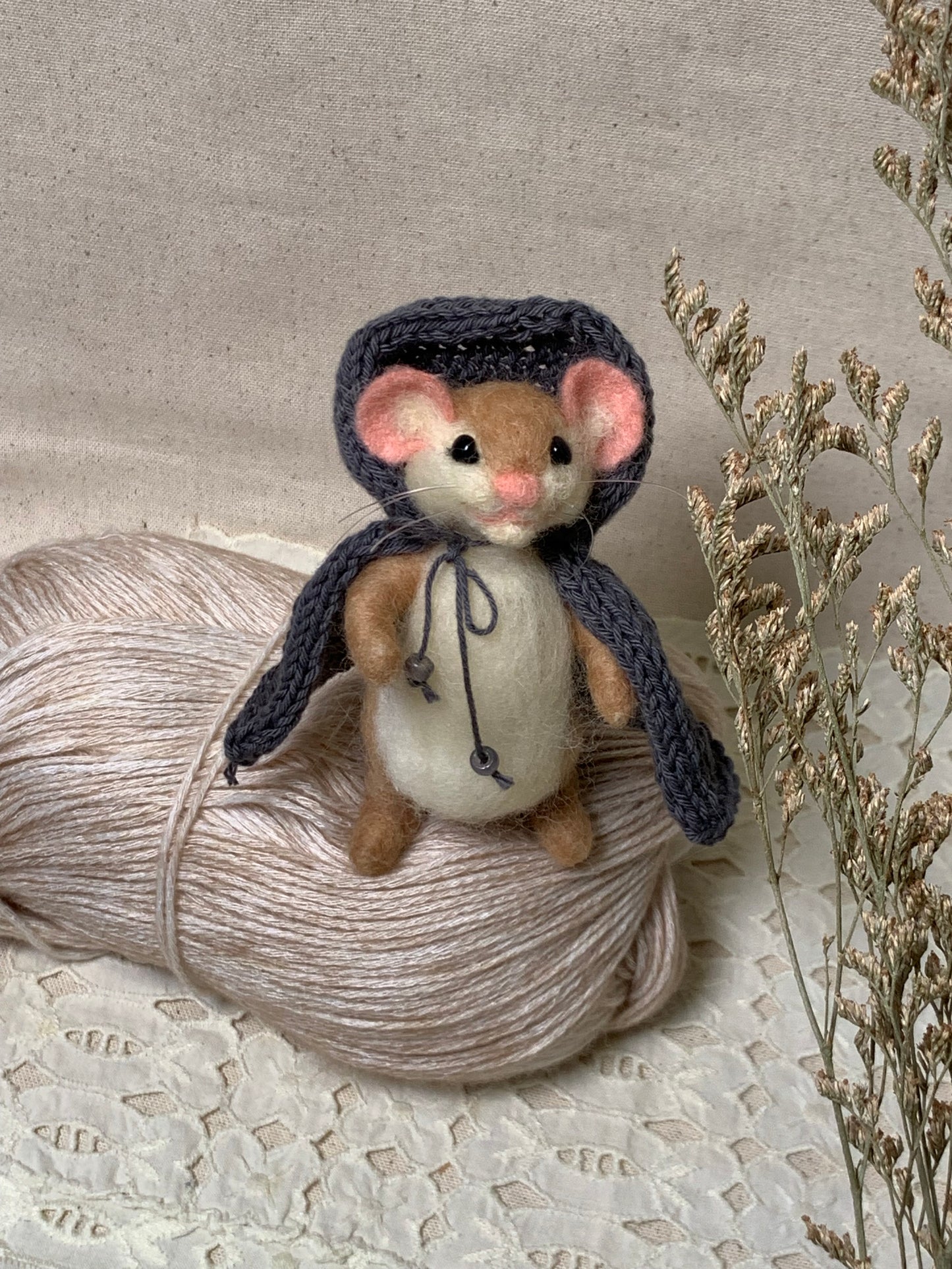 Peter the Mouse – Needle Felted Wool Wanderer with Cloak & Walking Stick | Handmade Collectible Art Doll