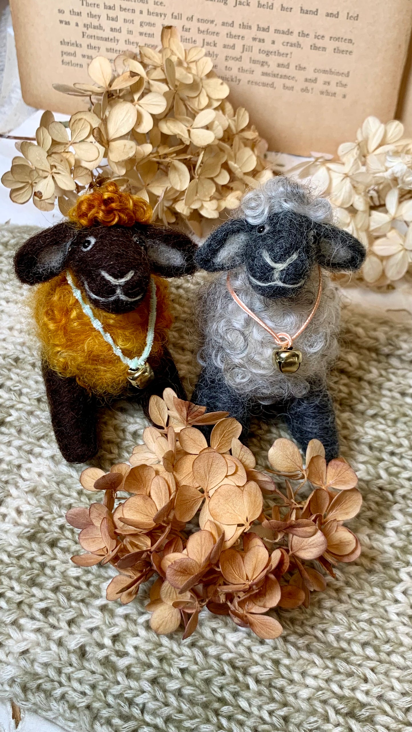 Needle Felted Sheep Clover – Handmade Wool Animal, Soft Pastel Spring Decor, Collectible Waldorf Doll, Farmhouse Gift