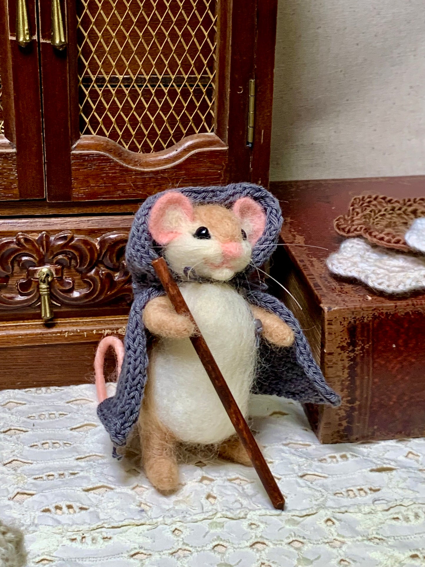 Peter the Mouse – Needle Felted Wool Wanderer with Cloak & Walking Stick | Handmade Collectible Art Doll