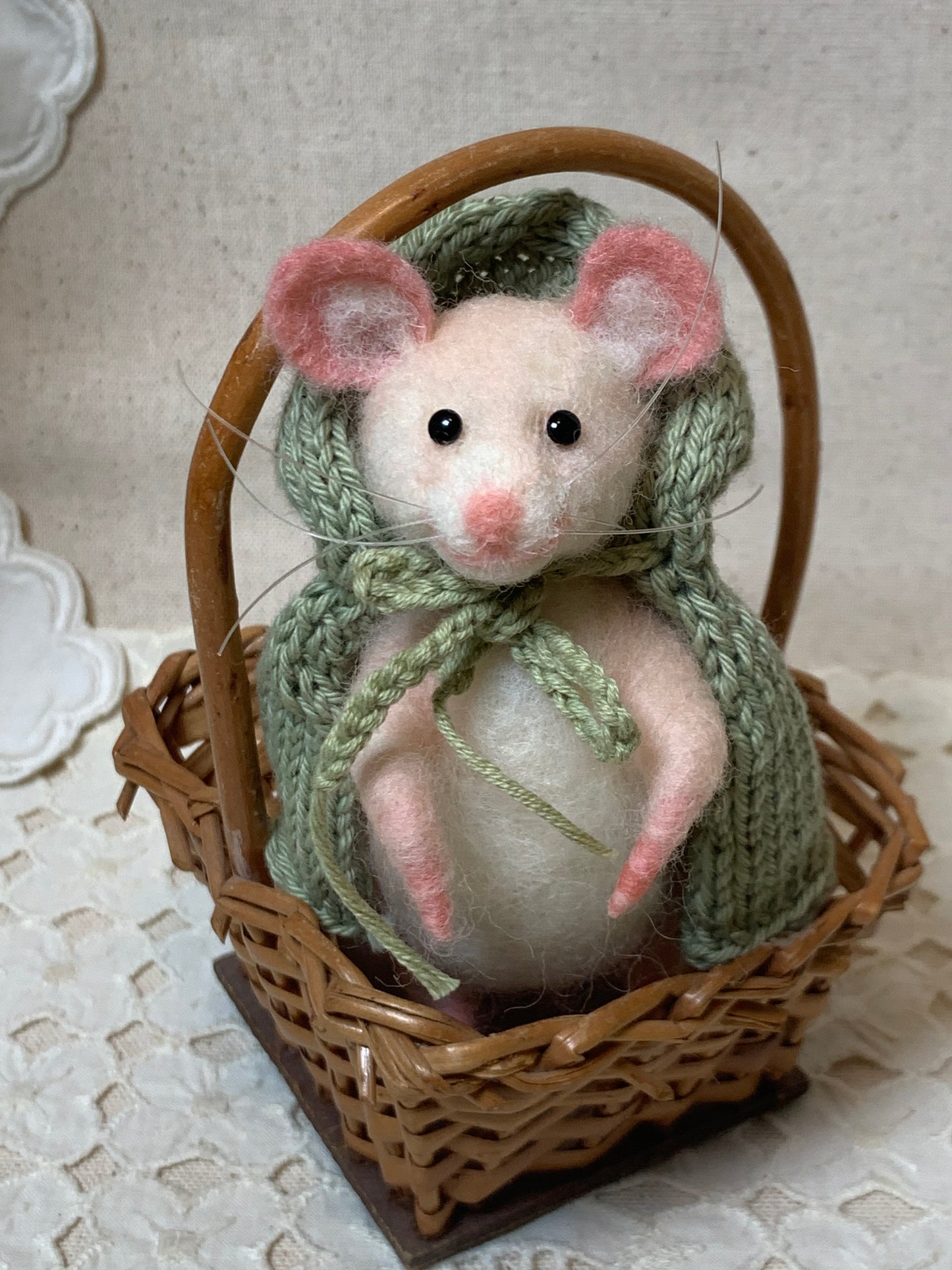 Handmade Needle Felted Mouse – Whimsical Wool Art Dolls in Colorful Outfits – Collectible Figurines, Gift for Mouse Lovers