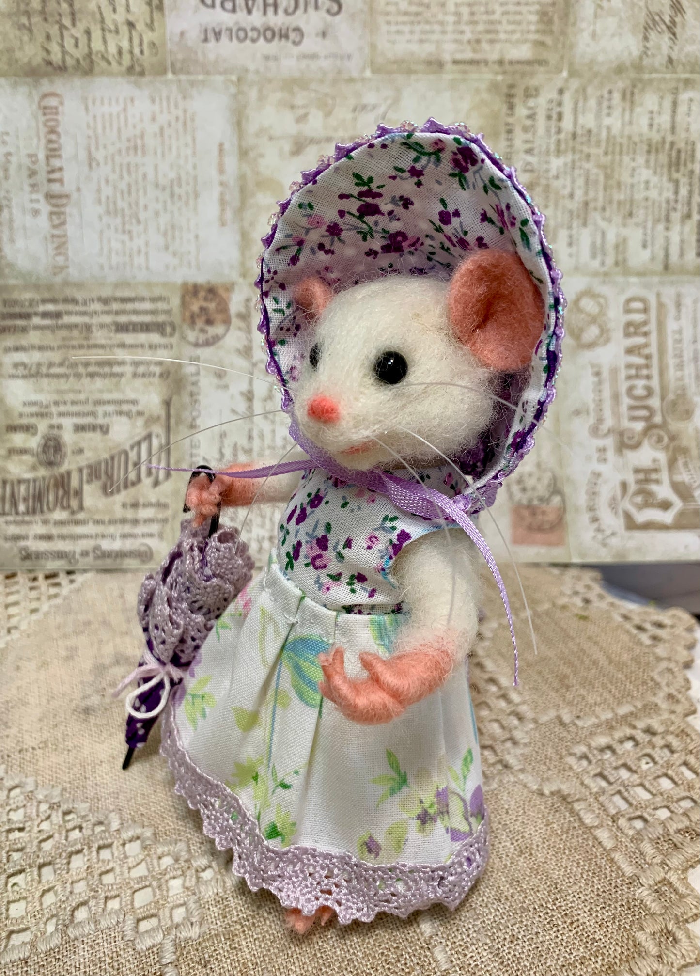 Victorian Lady Summer Mouse Figurine – Handmade Needle Felted Animal for Seasonal Decor