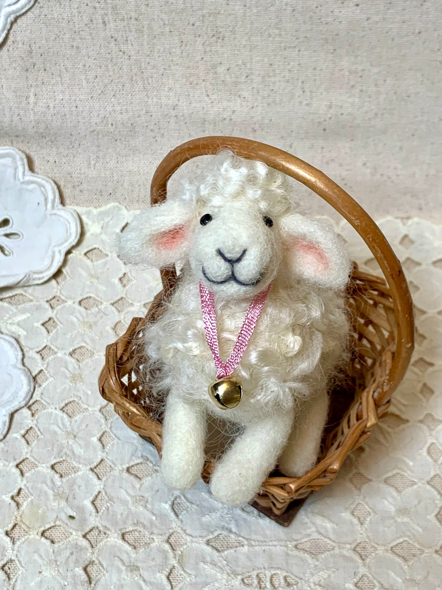 Needle Felted Sheep Lillibelle – Handmade Wool Animal, Soft Pastel Spring Decor, Collectible Waldorf Doll, Farmhouse Gift