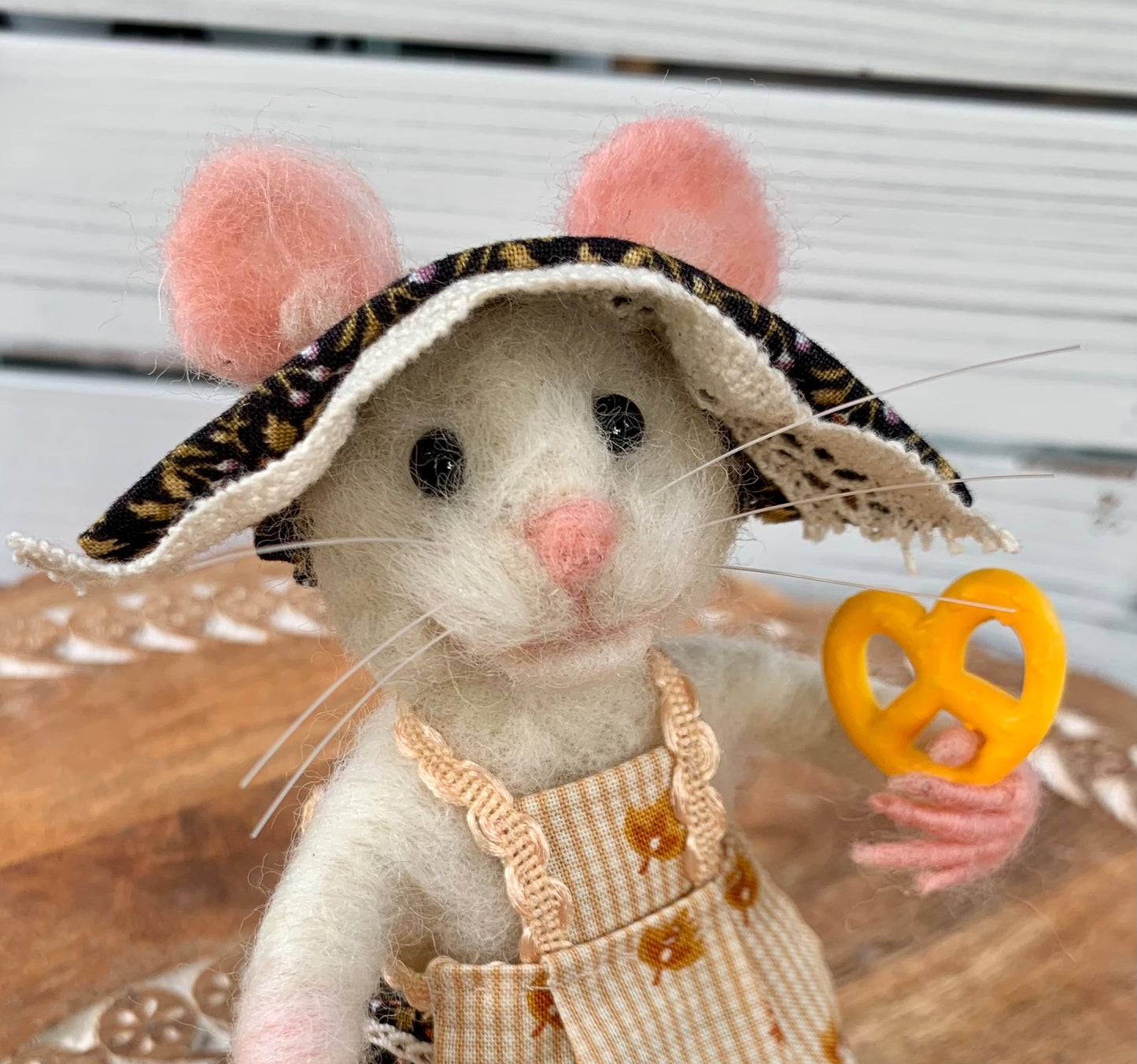 Needle-Felted Bianca the Mouse – Handmade Natural Fiber Art Doll | Whimsical Animal Figurine