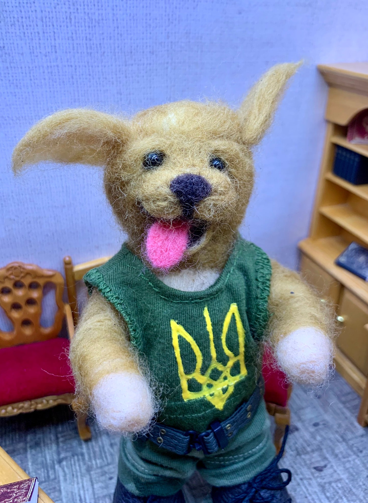 Bayraktar the Dog, Needle Felted Military Dog – Handmade Ukrainian Support Plush Toy – Cute Soldier Dog Figurine – Collectible Gift for Dog Lovers Yellow Lab