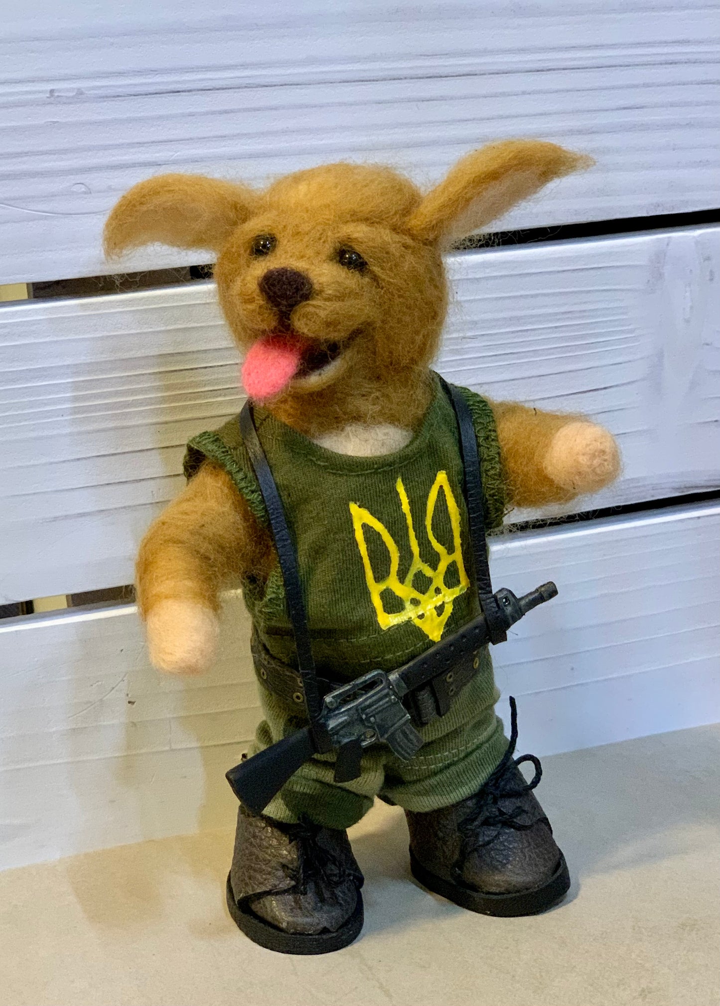 Bayraktar the Dog, Needle Felted Military Dog – Handmade Ukrainian Support Plush Toy – Cute Soldier Dog Figurine – Collectible Gift for Dog Lovers Yellow Lab