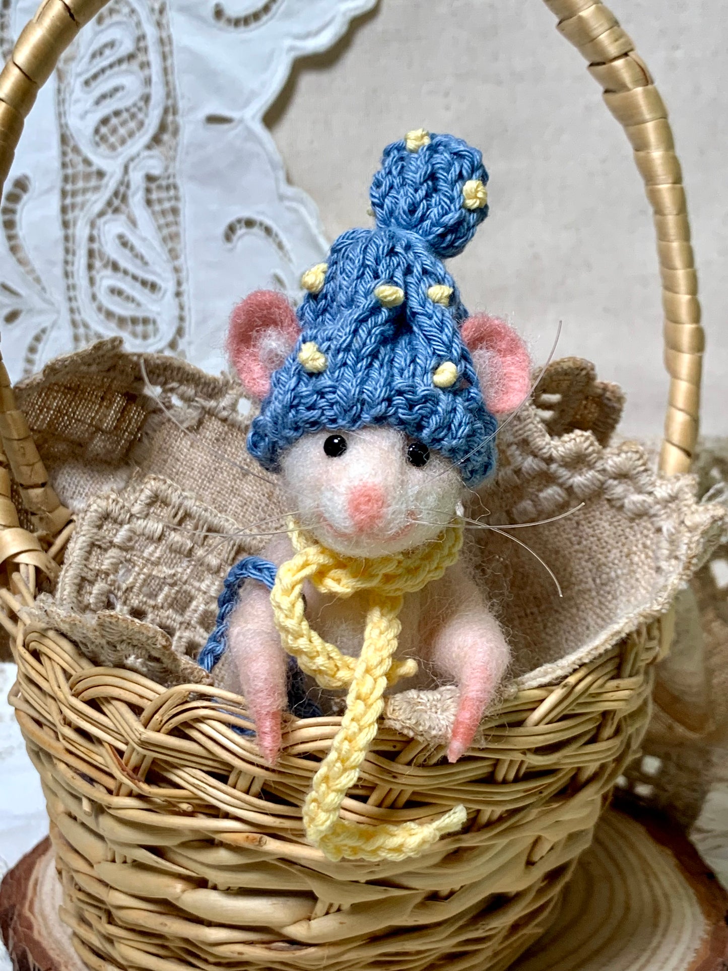 Handmade Needle Felted Mouse – Whimsical Wool Art Dolls in Colorful Outfits – Collectible Figurines, Gift for Mouse Lovers