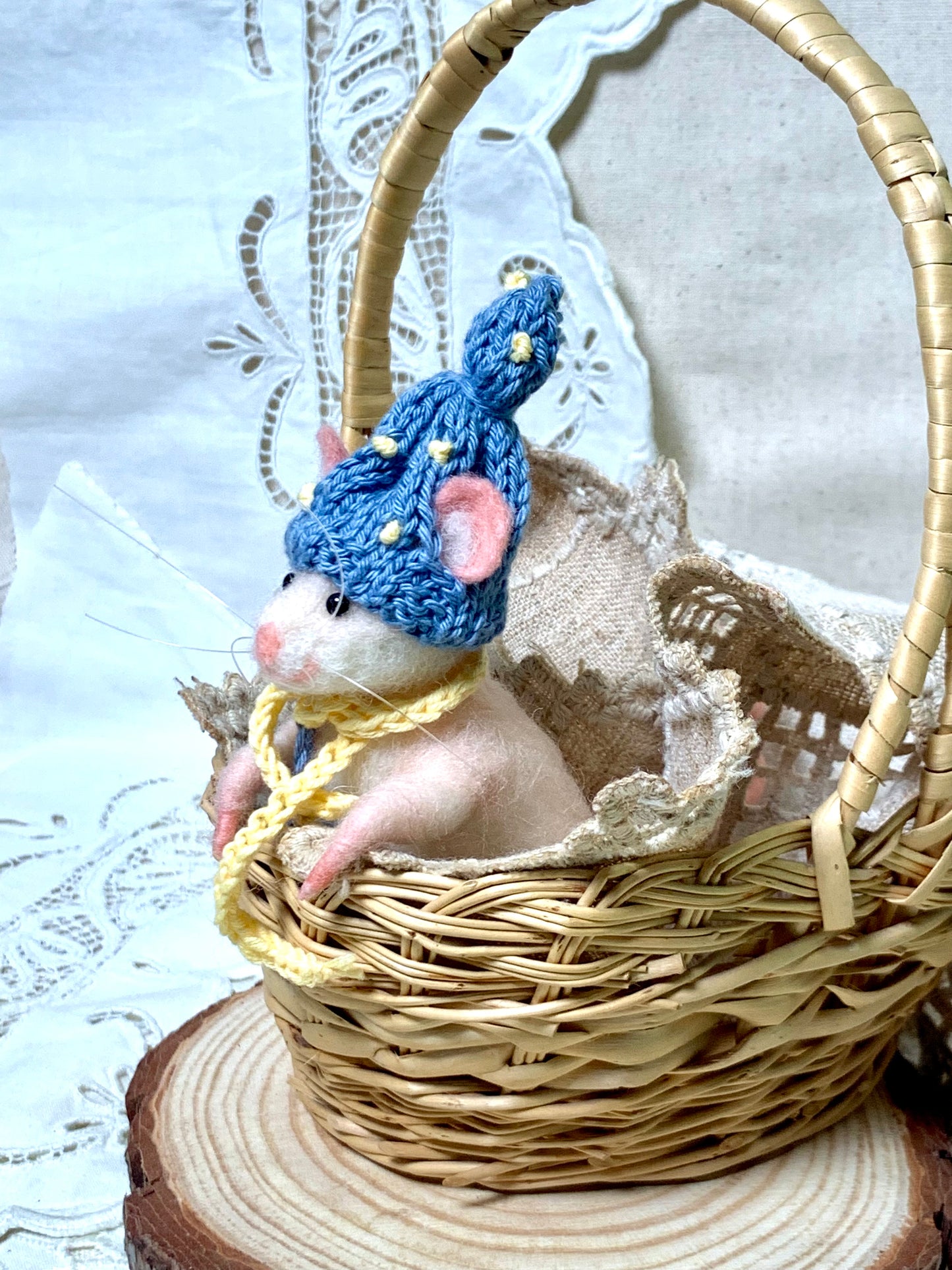 Handmade Needle Felted Mouse – Whimsical Wool Art Dolls in Colorful Outfits – Collectible Figurines, Gift for Mouse Lovers