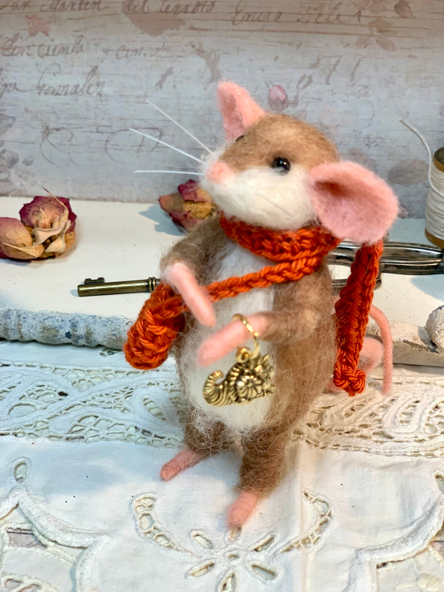 Needle-Felted Mouse Thanksgiving – Handmade Natural Fiber Art Doll | Whimsical Woodland Decor