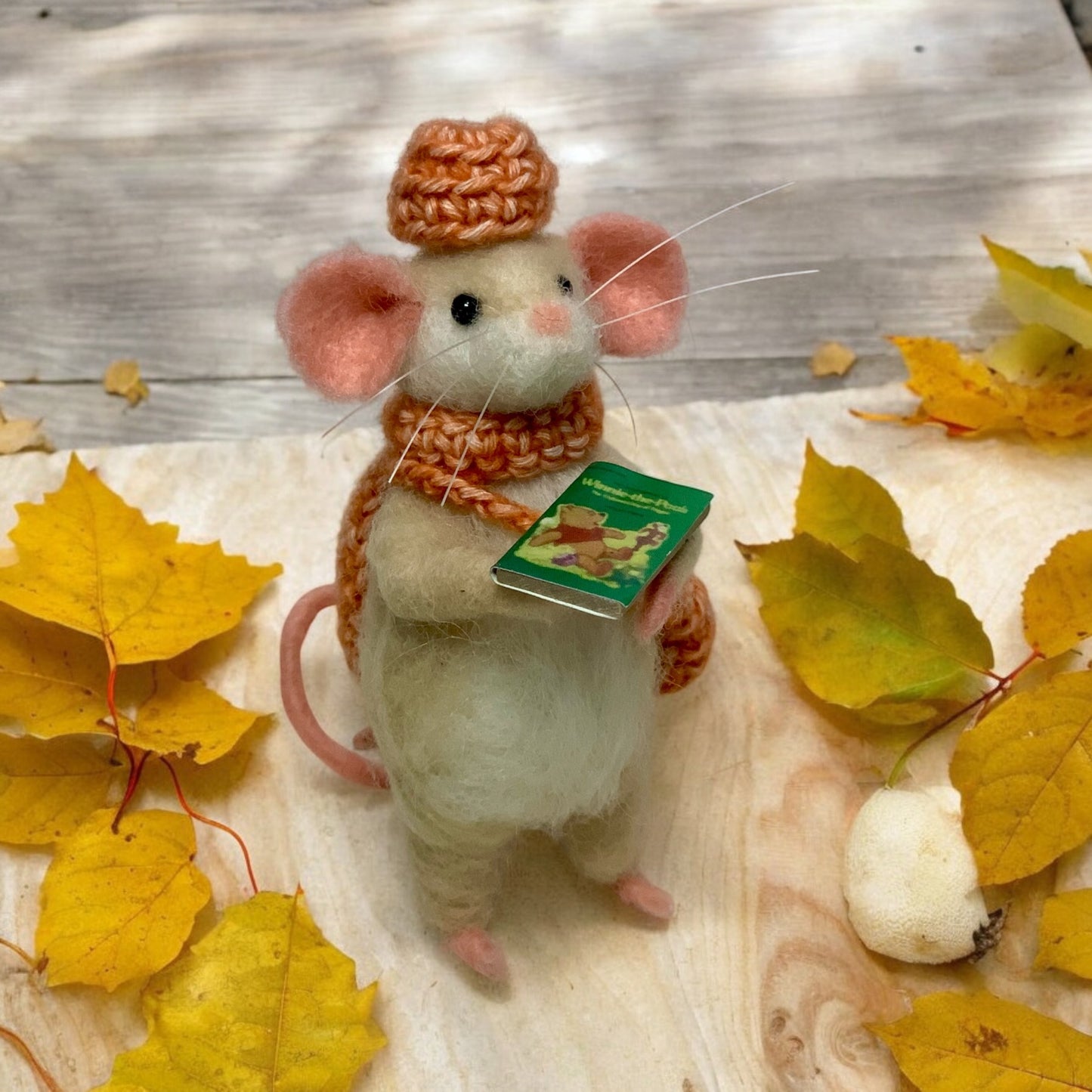 Needle-Felted Mouse with Book – Handmade Natural Fiber Art Doll | Whimsical Woodland Decor Collectible Dressed Figurine