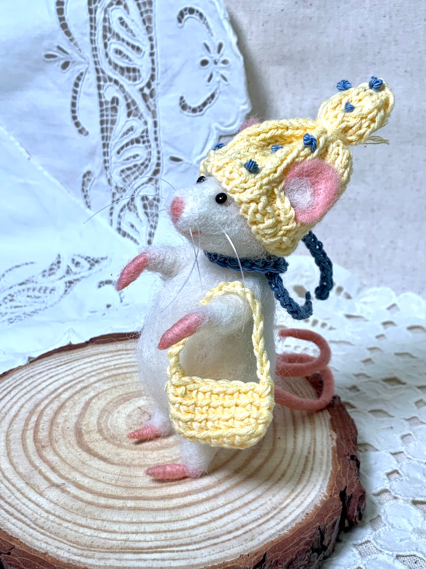 Handmade Needle Felted Mouse – Whimsical Wool Art Dolls in Colorful Outfits – Collectible Figurines, Gift for Mouse Lovers