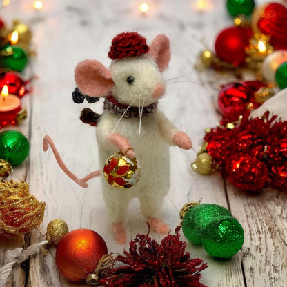 Christmas Felted Mouse Pip - Handmade Waldorf-Inspired Toy with Winter Bell, Festive Decoration or Collectible Gift