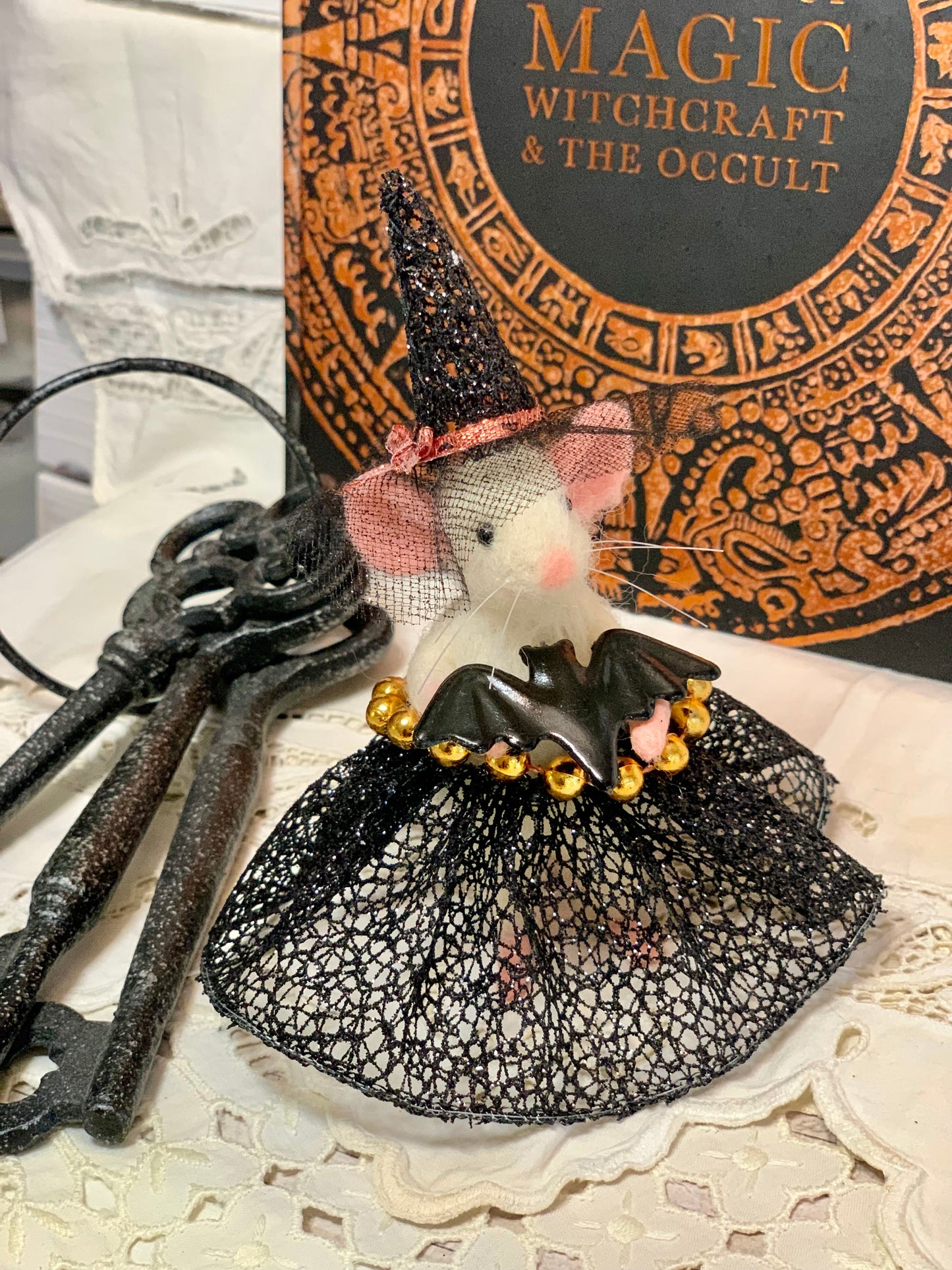 Needle-Felted Pippa the Witch Mouse – Handmade Natural Fiber Art Doll | Whimsical Woodland Decor Collectible Dressed Figurine