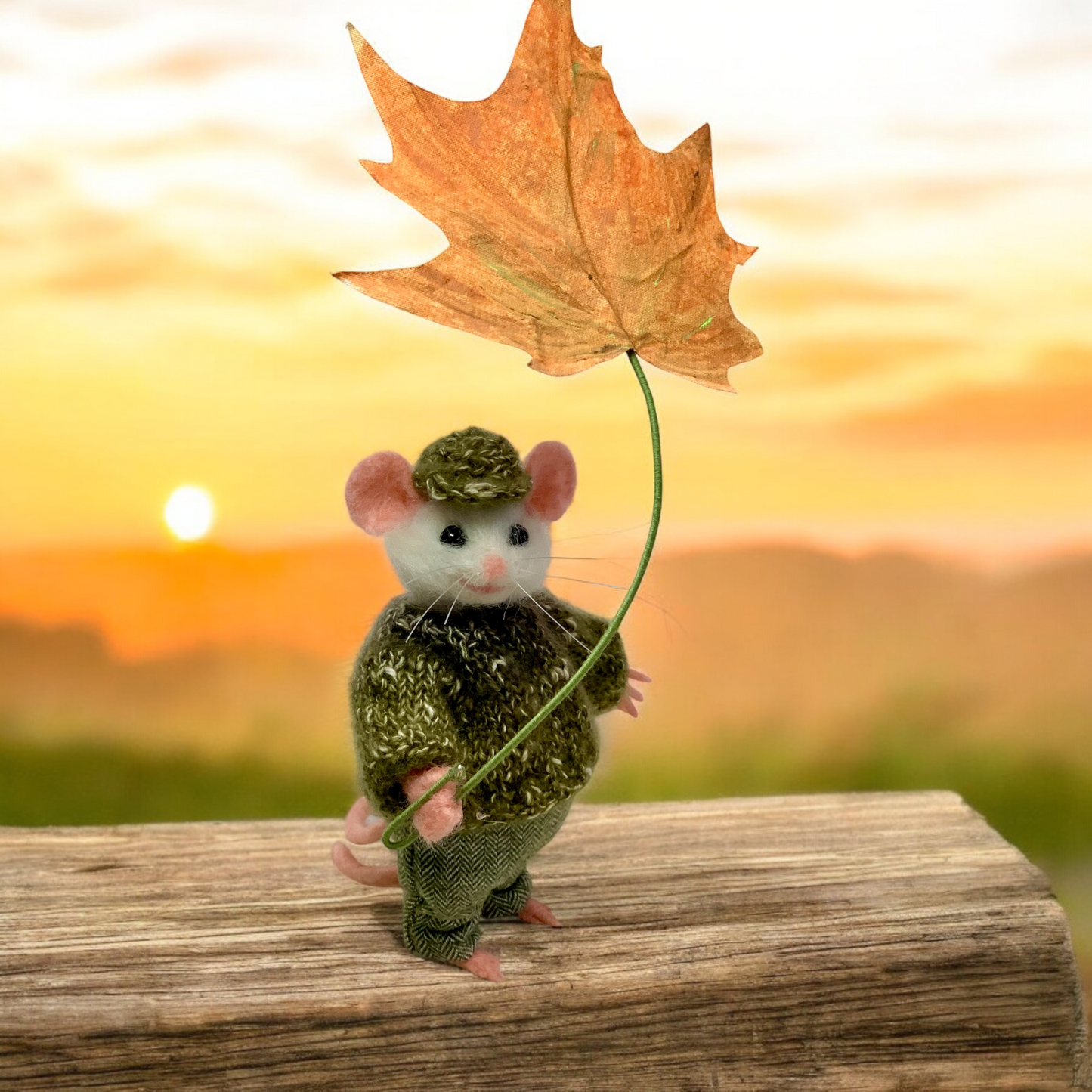 Needle-Felted Lucas the Mouse – Handmade Natural Fiber Art Doll | Whimsical Collectible with Autumn Leaf