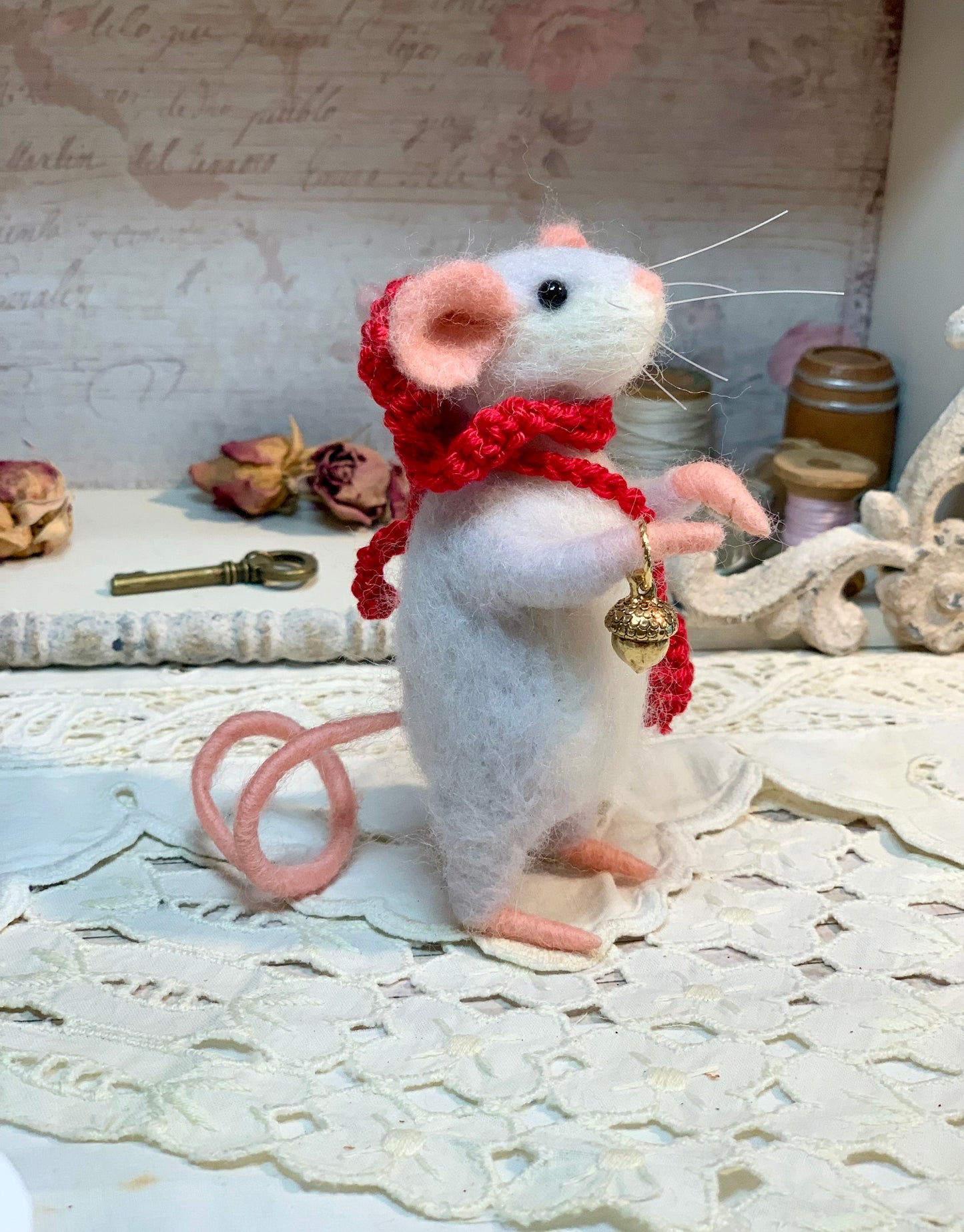 Christmas Mouse Pip - Handmade Needle-Felted Waldorf-Inspired Toy with Winter Wreath, Festive Decoration or Collectible Gift