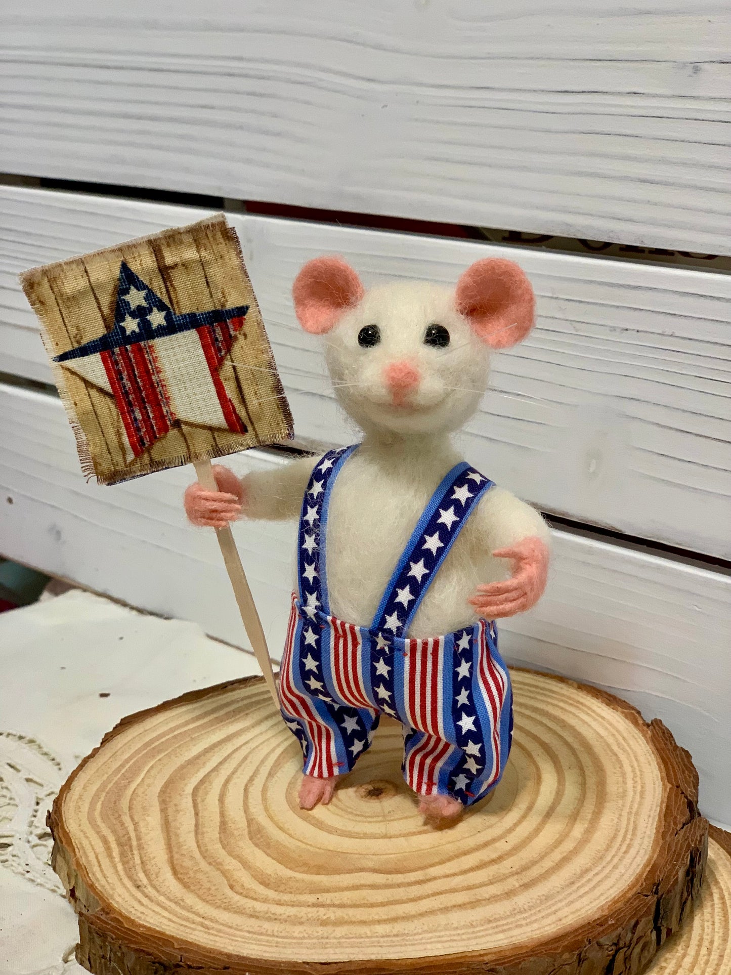 Needle-Felted Patriotic Mouse - Red, White & Blue Collectible Ornament, Unique Gift for USA Pride Decor