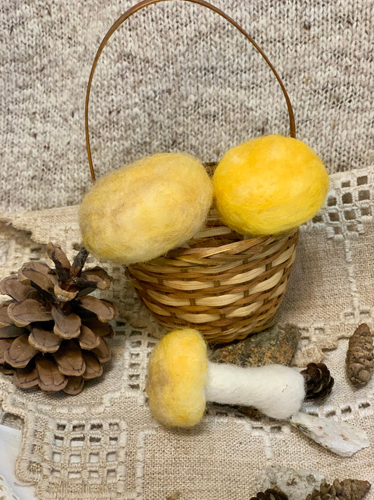 Needle Felted Yellow Mushrooms – Magical Fairy Decor, Whimsical Woodland Art, Handmade Cottagecore Gifts, Ornaments Set of 3 Mushroom