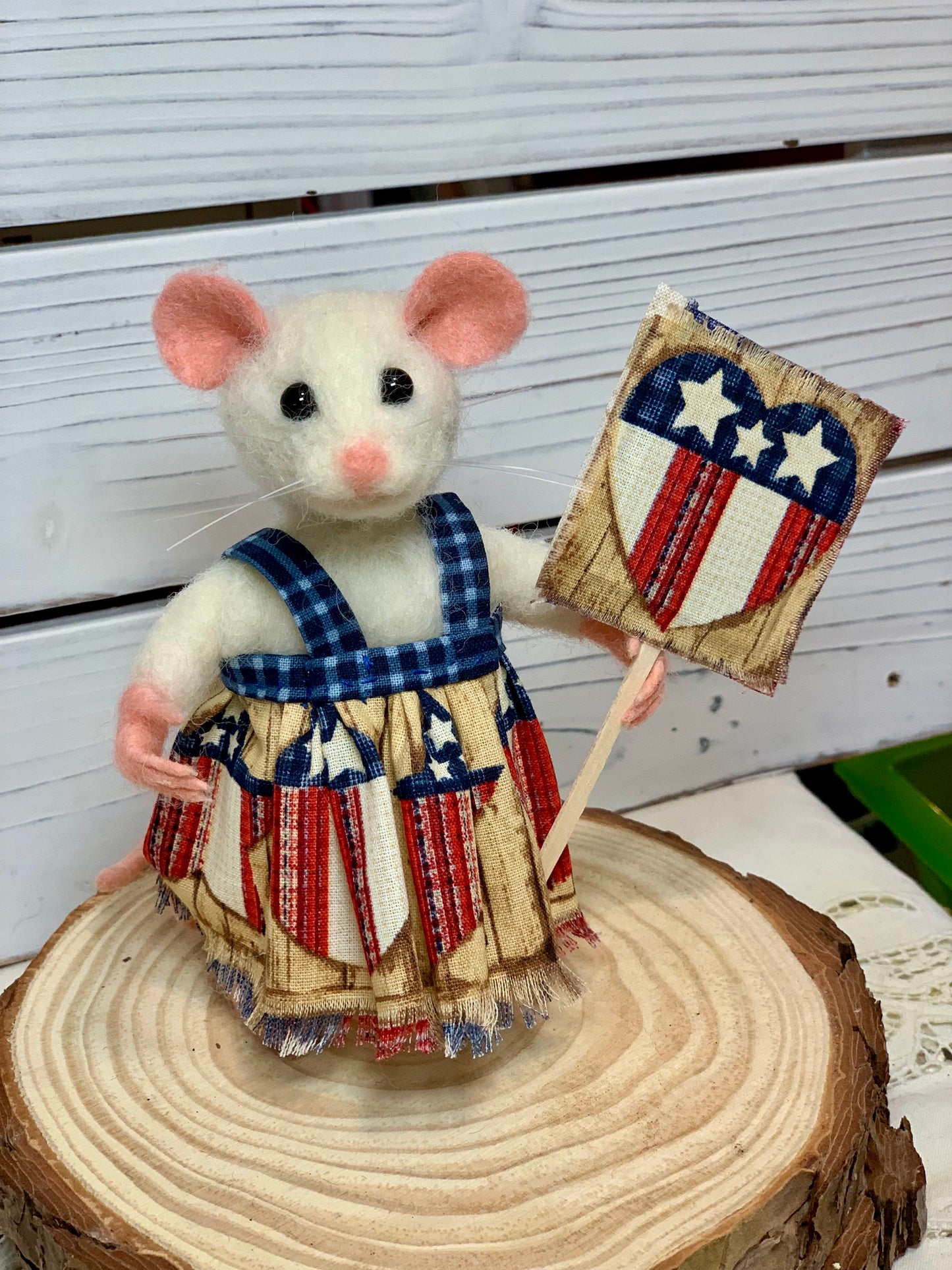 Needle-Felted Patriotic Mouse - Red, White & Blue Collectible Ornament, Unique Gift for USA Pride Decor