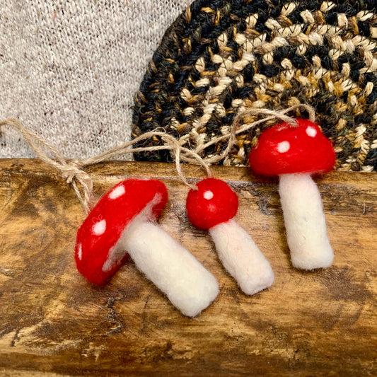 Needle Felted Toadstool Mushrooms – Magical Fairy Decor, Whimsical Woodland Art, Handmade Cottagecore Gifts, Ornaments Set of 3 Mushroom