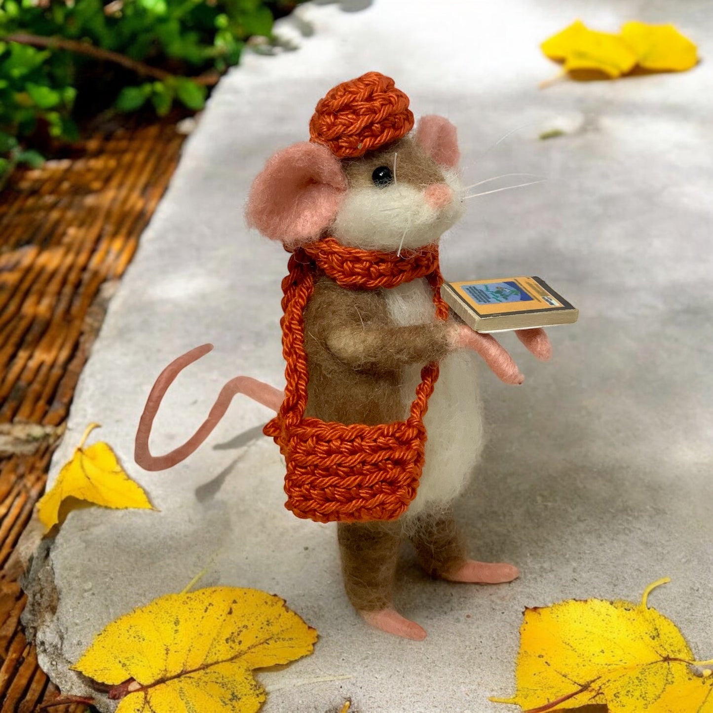 Needle-Felted Mouse with Book – Handmade Natural Fiber Art Doll | Whimsical Woodland Decor Collectible Dressed Figurine