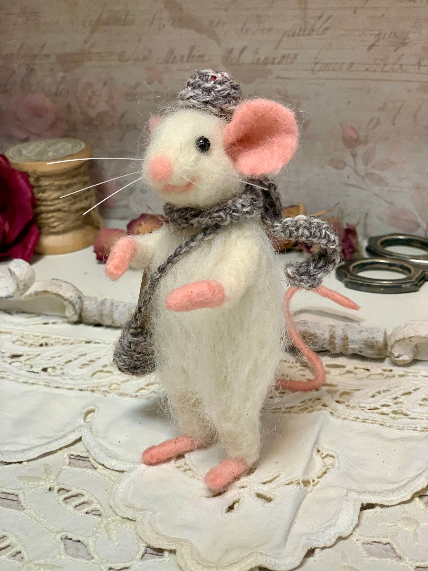 Needle-Felted Mouse with Book – Handmade Natural Fiber Art Doll | Whimsical Woodland Decor Collectible Dressed Figurine