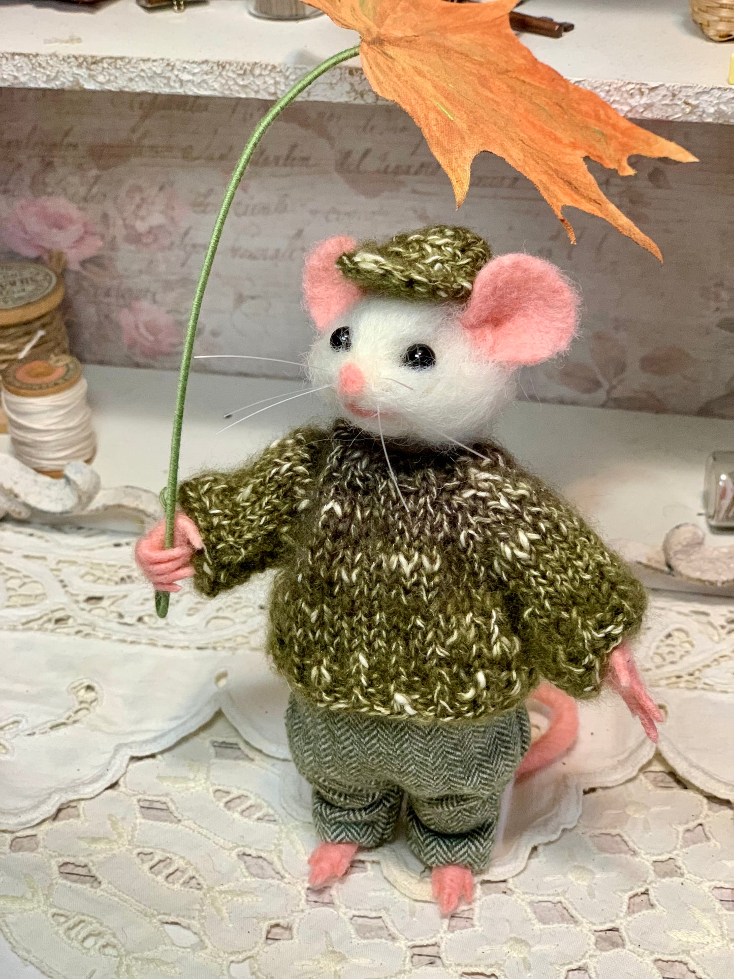 Needle-Felted Lucas the Mouse – Handmade Natural Fiber Art Doll | Whimsical Collectible with Autumn Leaf