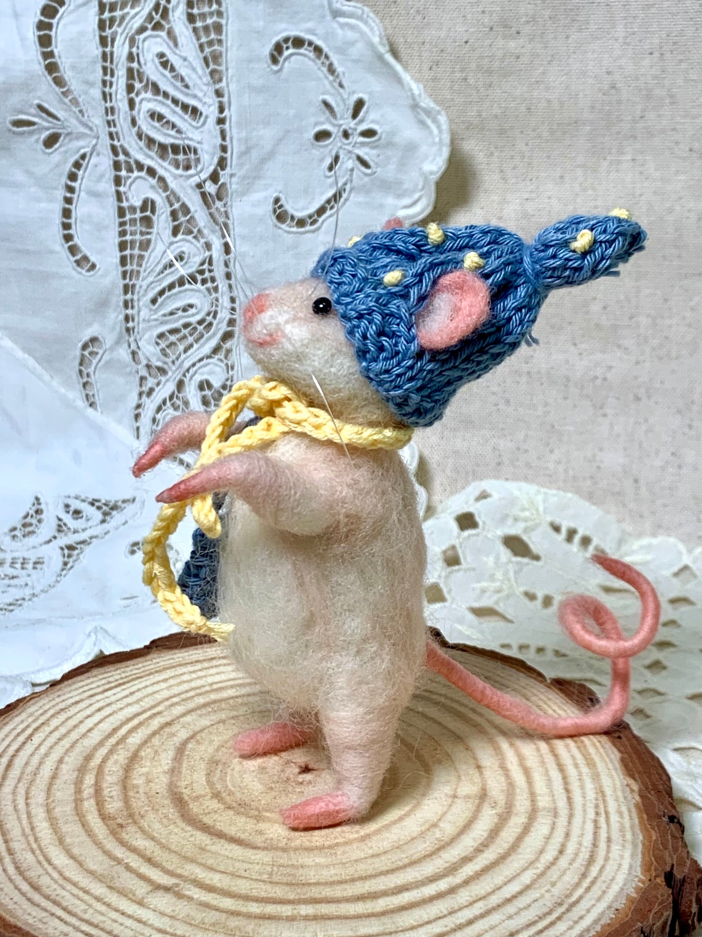 Handmade Needle Felted Mouse – Whimsical Wool Art Dolls in Colorful Outfits – Collectible Figurines, Gift for Mouse Lovers