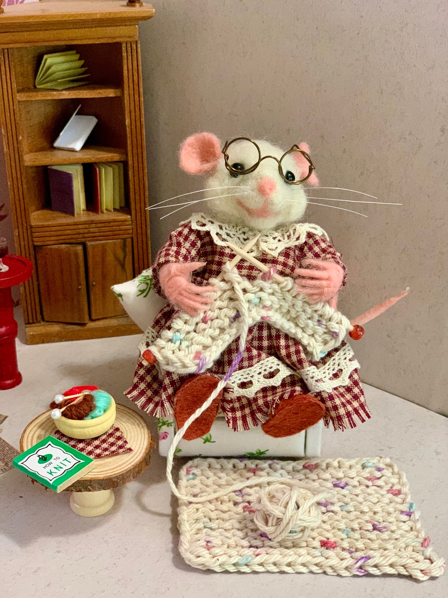 Needle Felted Mouse, Mrs. Whiskers, Grandmother with Glasses, Birthday present, Felt mouse, Eco Toy, OOAK Art Doll, made in USA, Grandma Gift