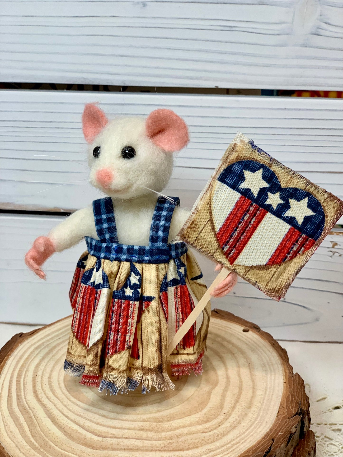 Needle-Felted Patriotic Mouse - Red, White & Blue Collectible Ornament, Unique Gift for USA Pride Decor