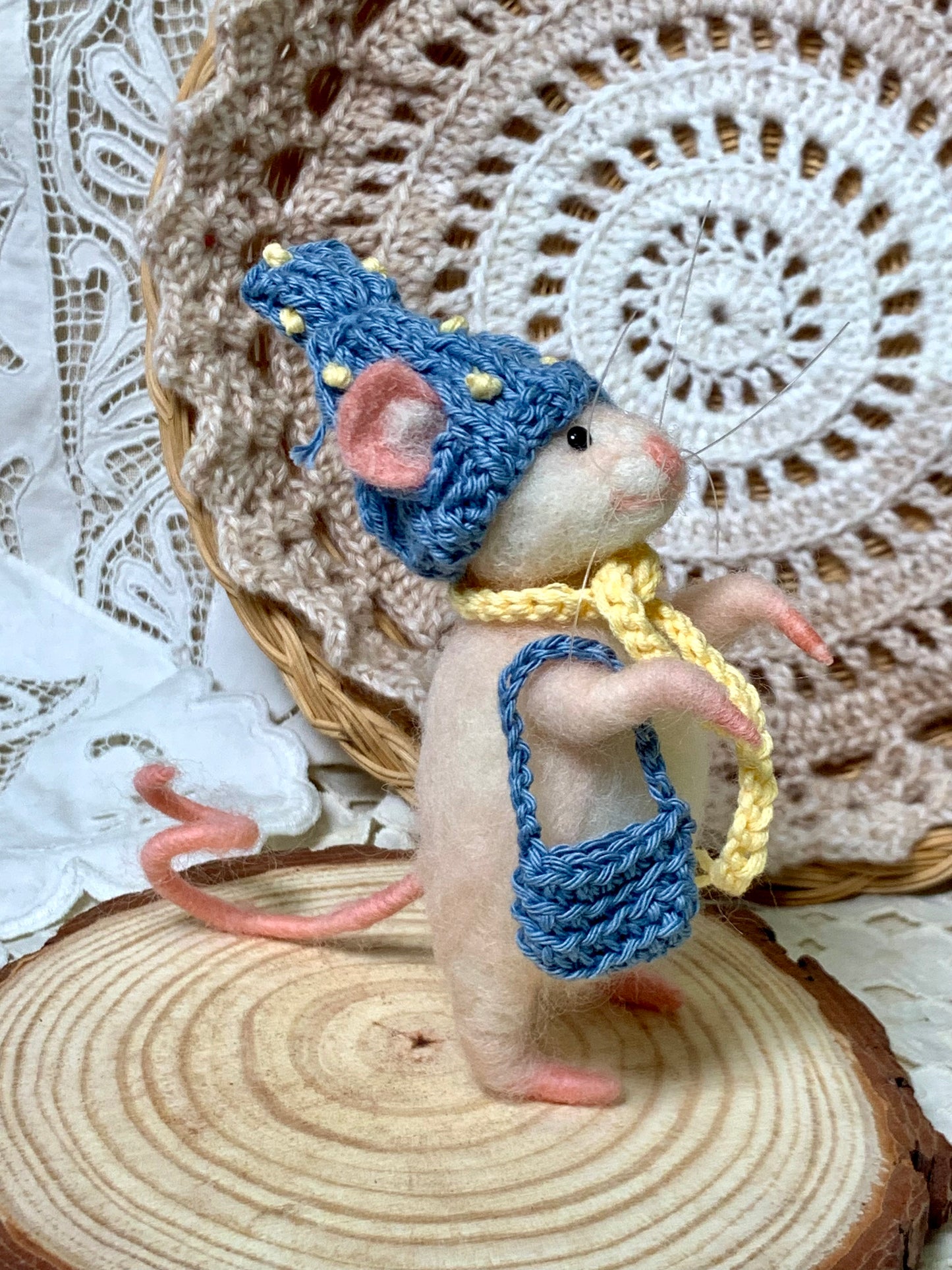 Handmade Needle Felted Mouse – Whimsical Wool Art Dolls in Colorful Outfits – Collectible Figurines, Gift for Mouse Lovers