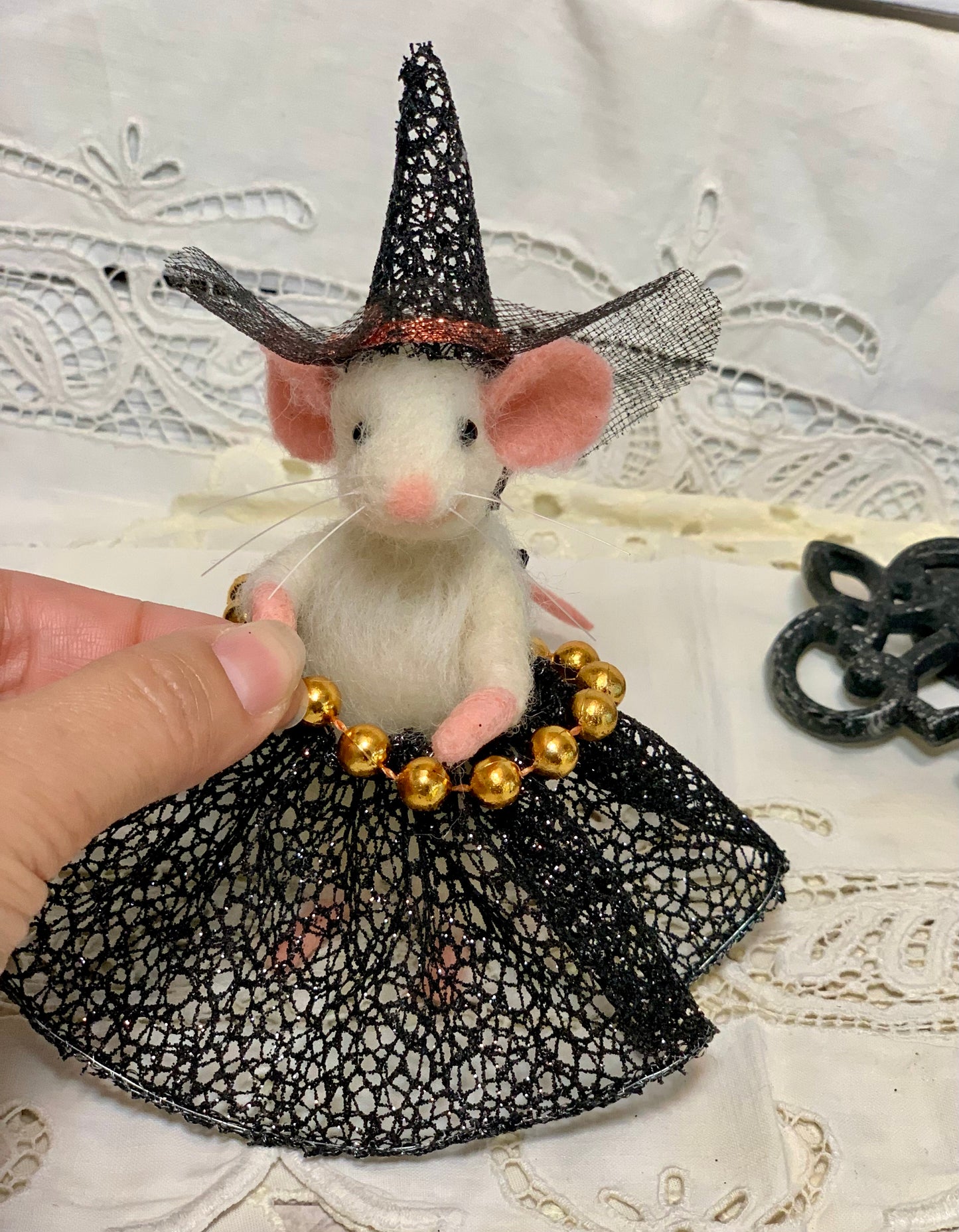 Needle-Felted Pippa the Witch Mouse – Handmade Natural Fiber Art Doll | Whimsical Woodland Decor Collectible Dressed Figurine