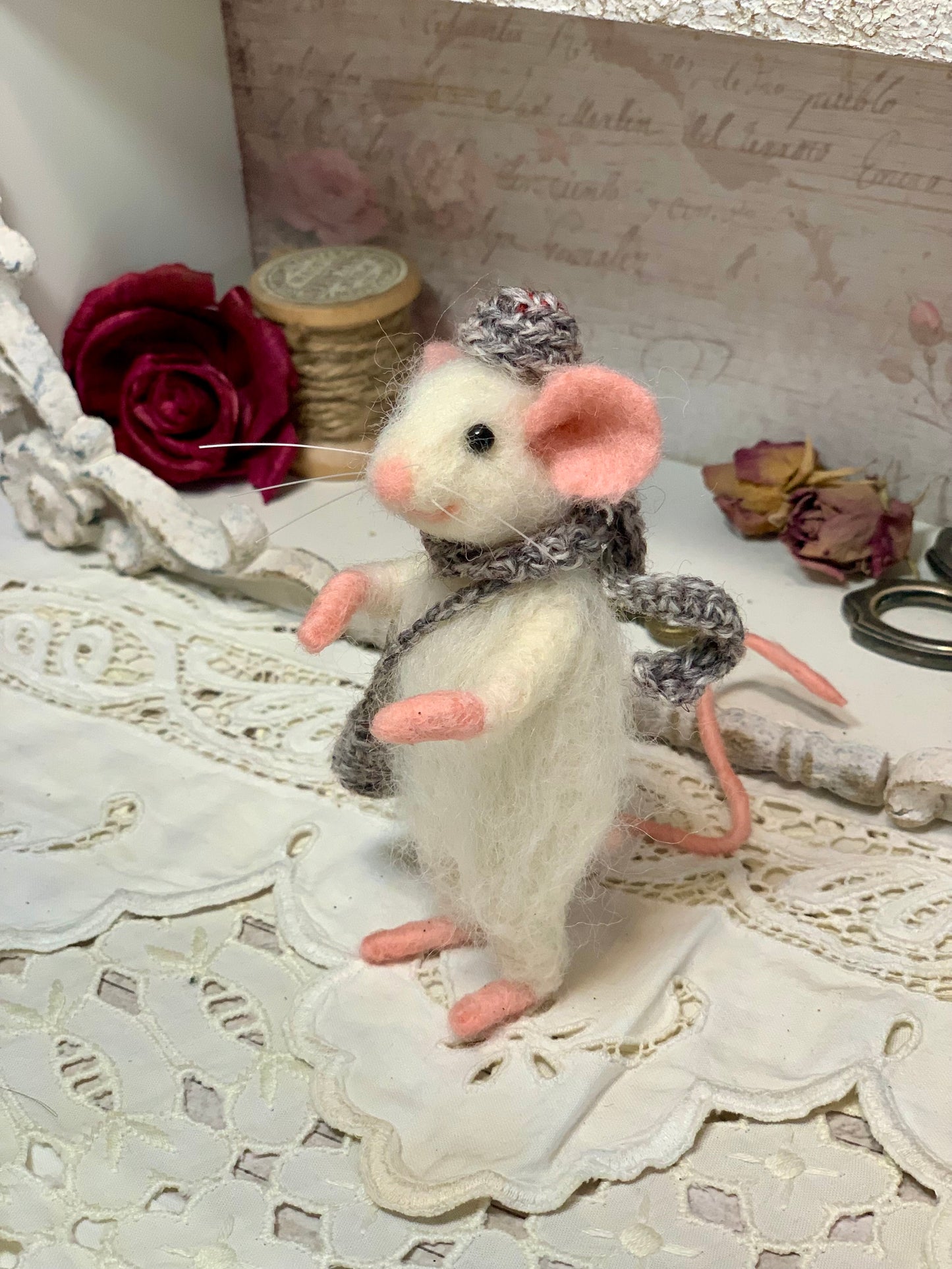 Needle-Felted Mouse with Book – Handmade Natural Fiber Art Doll | Whimsical Woodland Decor Collectible Dressed Figurine