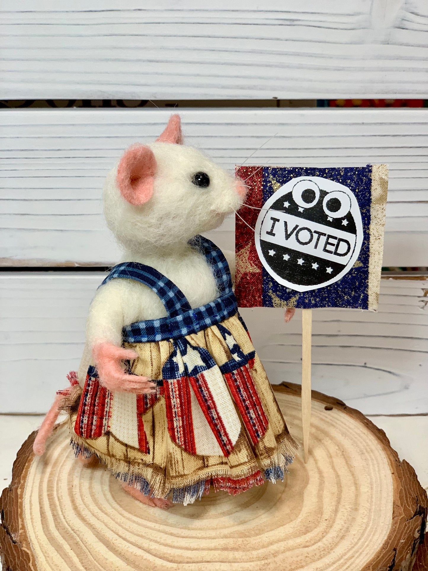 Needle-Felted Patriotic Mouse - Red, White & Blue Collectible Ornament, Unique Gift for USA Pride Decor