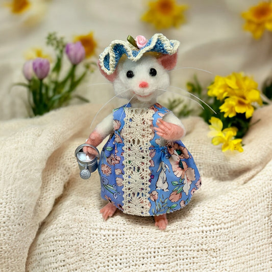 Handmade Felt Mouse in Summer Dress – Soft Wool Mouse Figurine