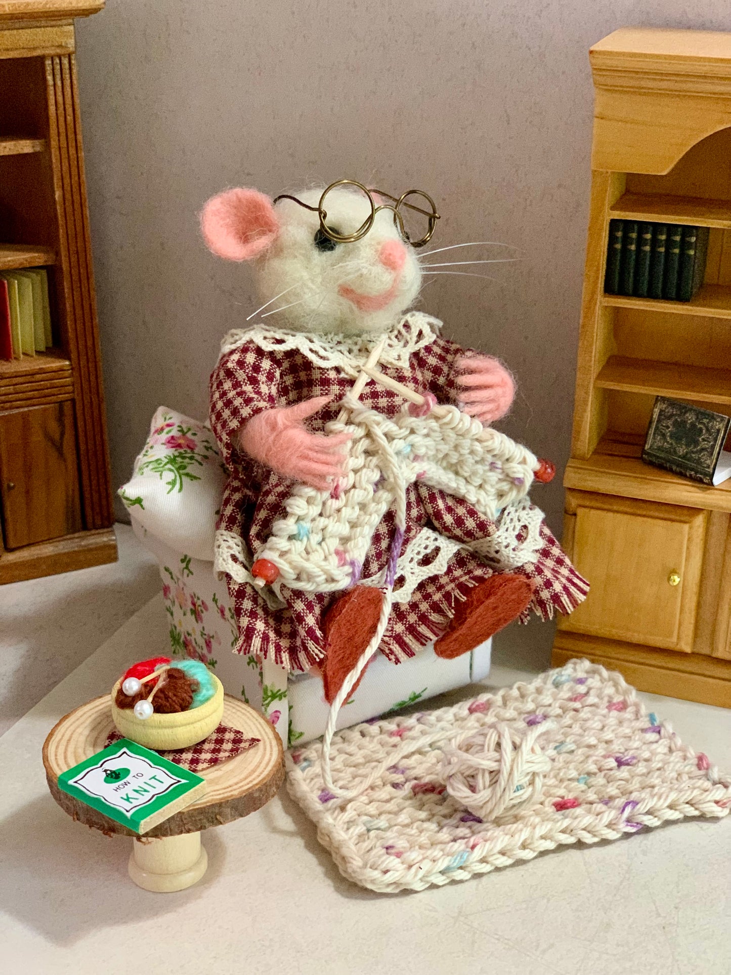 Needle Felted Mouse, Mrs. Whiskers, Grandmother with Glasses, Birthday present, Felt mouse, Eco Toy, OOAK Art Doll, made in USA, Grandma Gift