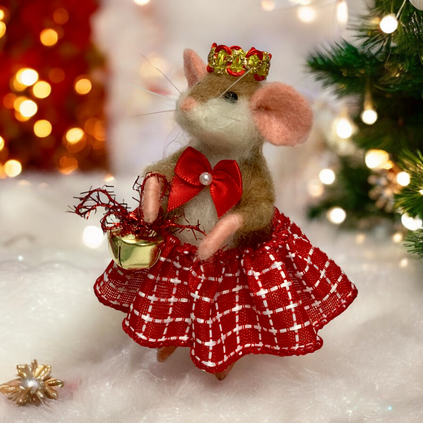 Needle-Felted Christmas Mouse Pippa – Handmade Natural Fiber Art Doll | Whimsical Woodland Decor Collectible Dressed Figurine