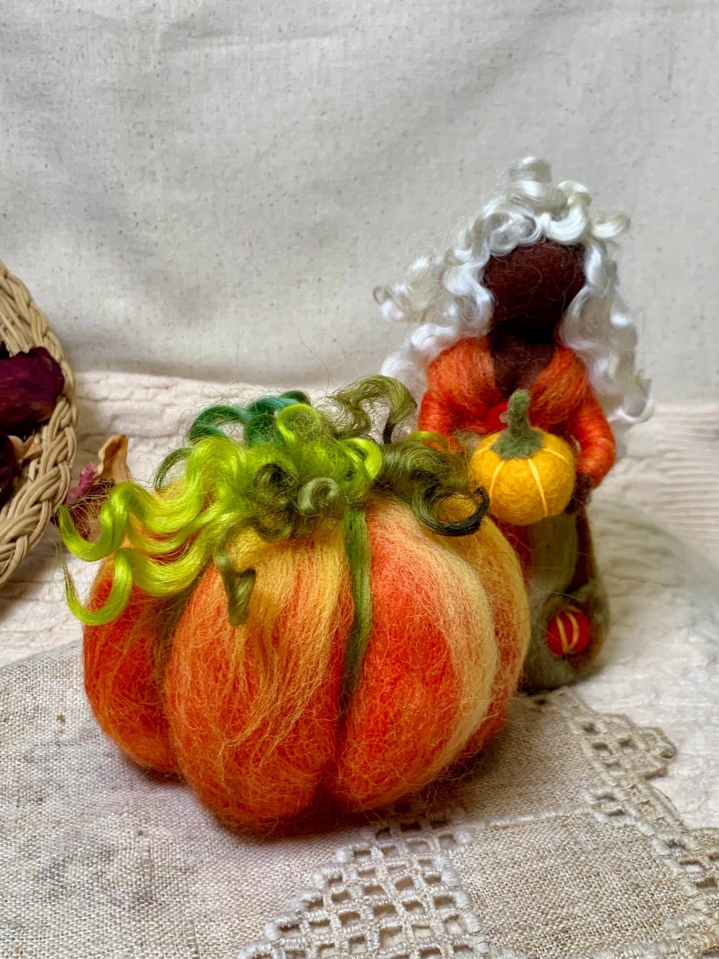 Needle-Felted Pumpkin – Handmade Autumn Wool Sculptures – Fall Table Centerpiece - Cottagecore Home Decoration