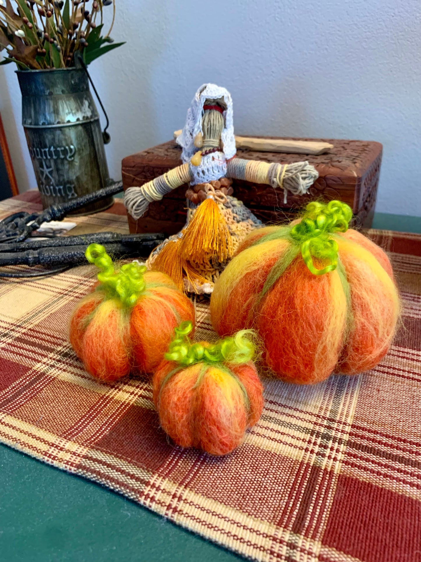 Needle-Felted Pumpkin – Handmade Autumn Wool Sculptures – Fall Table Centerpiece - Cottagecore Home Decoration (Copy)